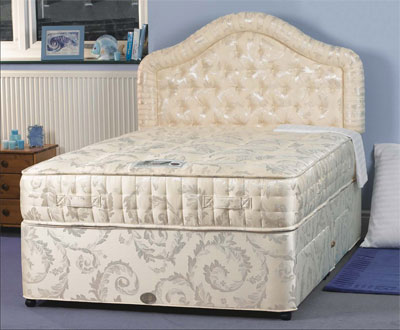 vivienne-divan.jpg
